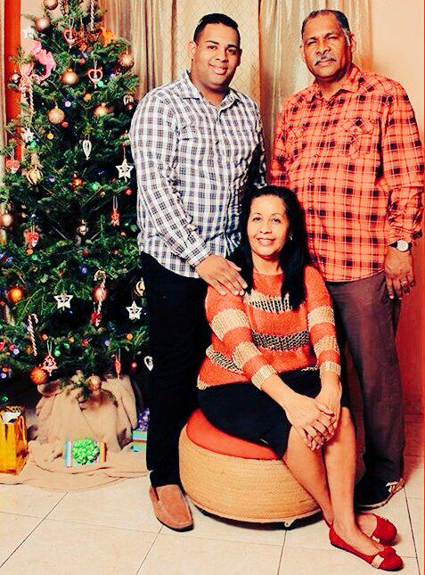 RonaldoPanama's tweet photo. #MiNavidad99 junto a mi familia @super99_panama espero ser uno de los ganadores #RT mi gente http://t.co/RUj8mm4wP4