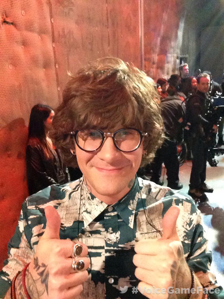 NBCTheVoice's tweet photo. Look who's about to rock #TheVoice stage LIVE!! #VoiceGameFace http://t.co/VInFOD67FU