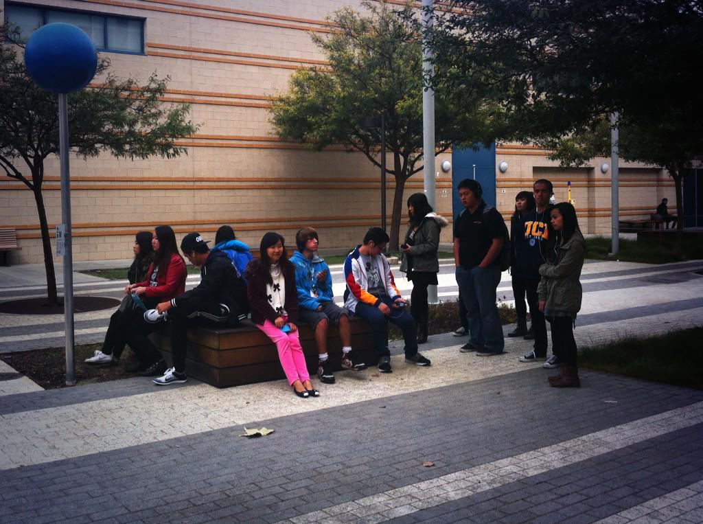 lizzarderickson's tweet photo. Final crits of @DigitalArtsUCI #pintour #audiowalks . Come Visit our pins at #ClaireTrevorSchooloftheArts @UCIrvine ! http://t.co/Il4rXhrbZI
