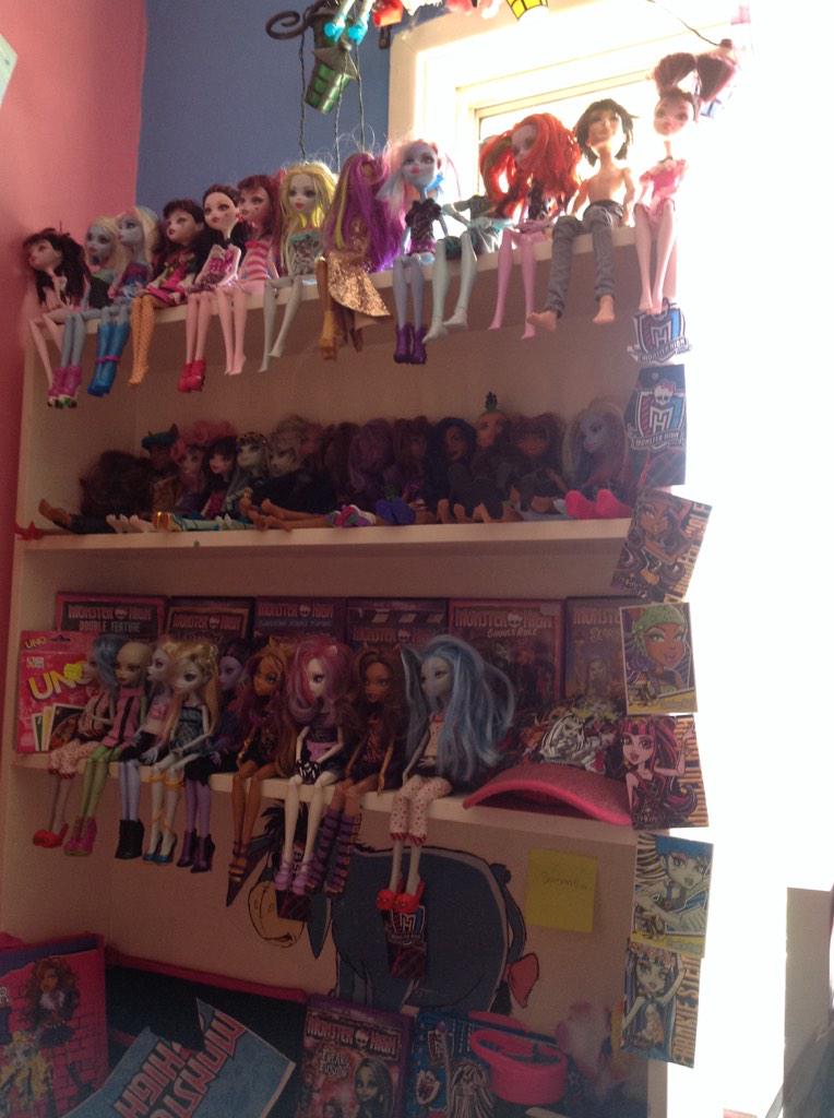 RealClawdeen_'s tweet photo. Hey check this out @MonsterHigh  and every in else I hope @MonsterHigh will love this my biggest collection http://t.co/b9f6sCsRw5