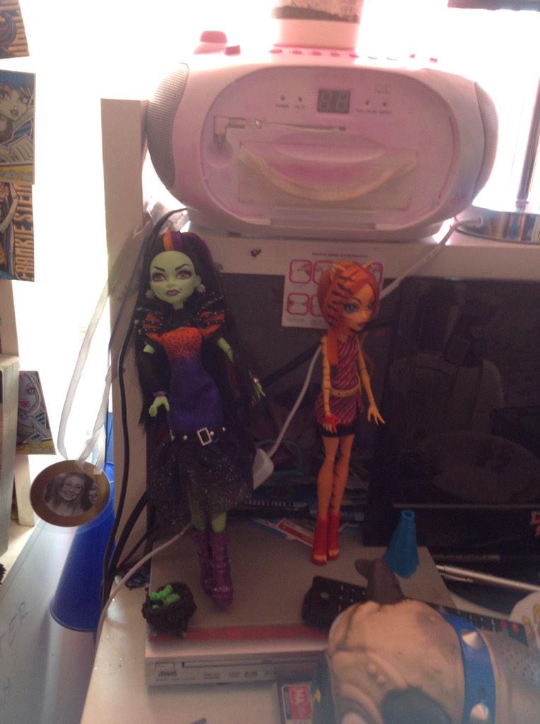 RealClawdeen_'s tweet photo. Hey check this out @MonsterHigh  and every in else I hope @MonsterHigh will love this my biggest collection http://t.co/b9f6sCsRw5