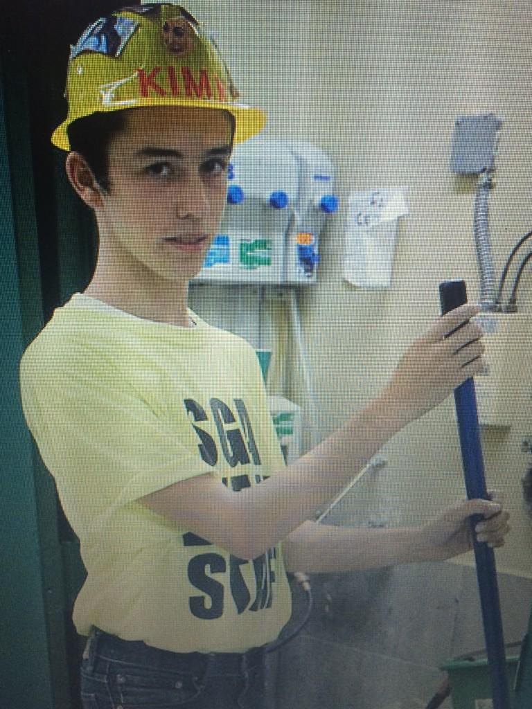 KivenchySS's tweet photo. You better clean up that mess. #werk http://t.co/AVZIqKv0JB