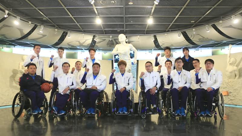 두 바퀴에 꿈을 싣고 달리는 ‘휠체어농구’ 선수들, 넘어져도 다시 일어나 힘차게 바퀴를 굴리는 그들은 ‘농구’를 한다. <KBS파노라마> “포인트 14, 우리는 농구한다” 12/19 (금) 밤 10시 KBS1