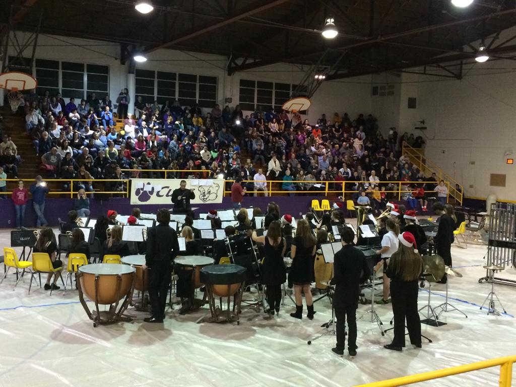 MonettMiddle's tweet photo. Band concert began with 6th grade and culminates with @MonettHigh school band! #7yearprogram @MonettMiddle http://t.co/oacI84clSc