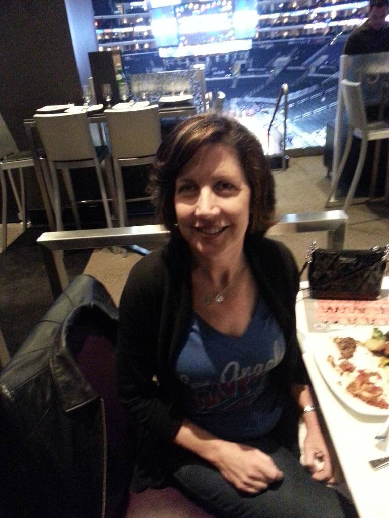 EHLeBrun's tweet photo. Birthday dinner with my @LAClippers. Thanks @thatactoryoumet. Best gift ever. Now on to a victory! #BeRelentless http://t.co/ot1Vllzvj5