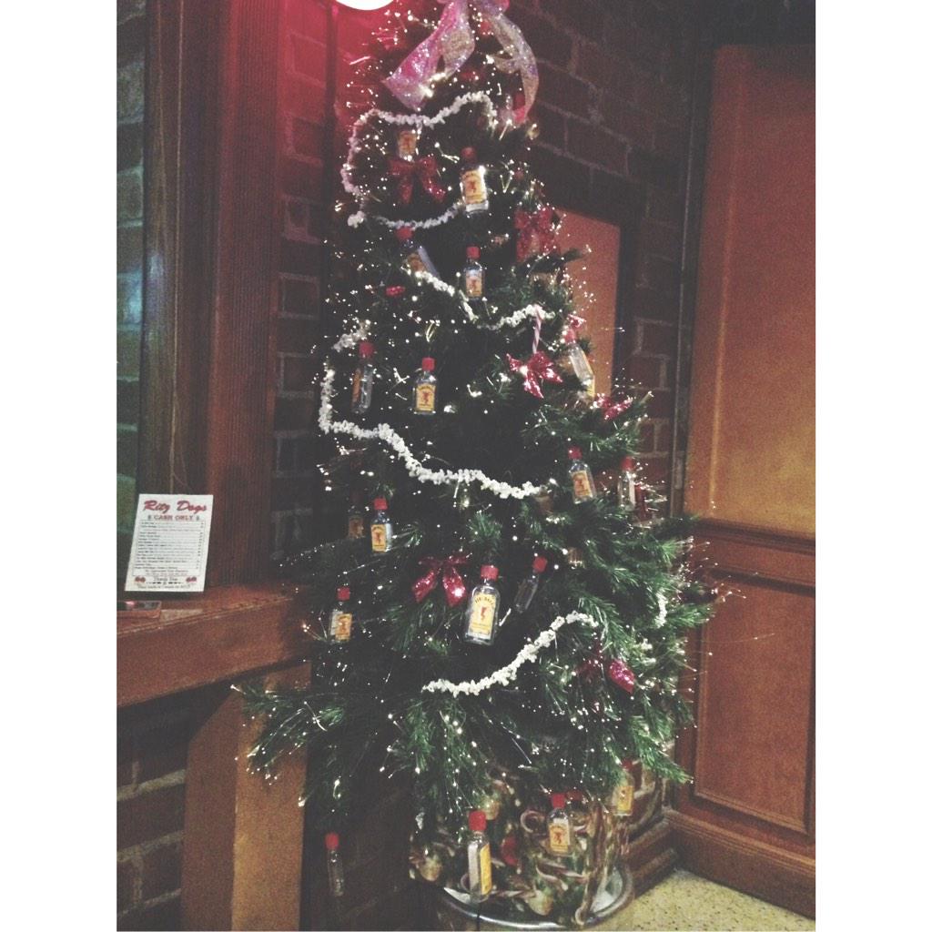 amaniii's tweet photo. Best decorated Christmas tree I've seen @FireballWhisky http://t.co/KG7xgFvRCu