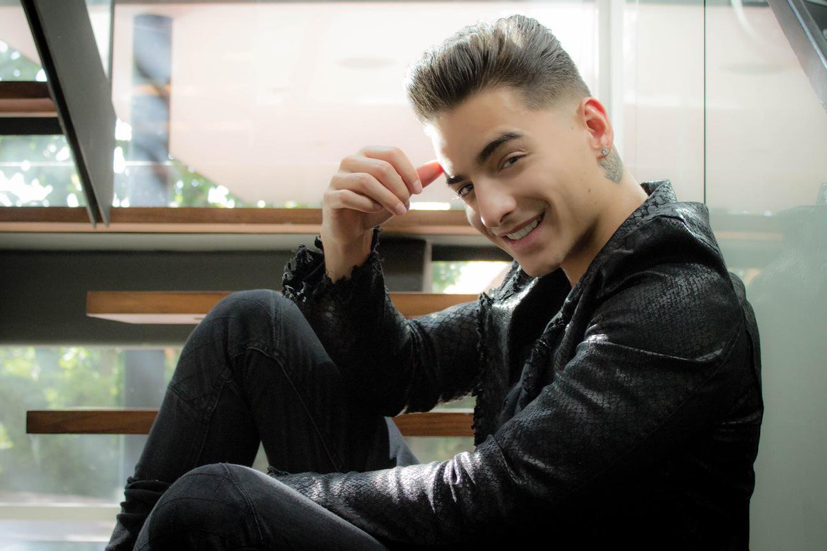 maluma's tweet photo. La disciplina una de las armas mas poderosas del ser humano te lleva a lograr los anhelos mas profundos de tu corazón http://t.co/5pzW7h7vUj