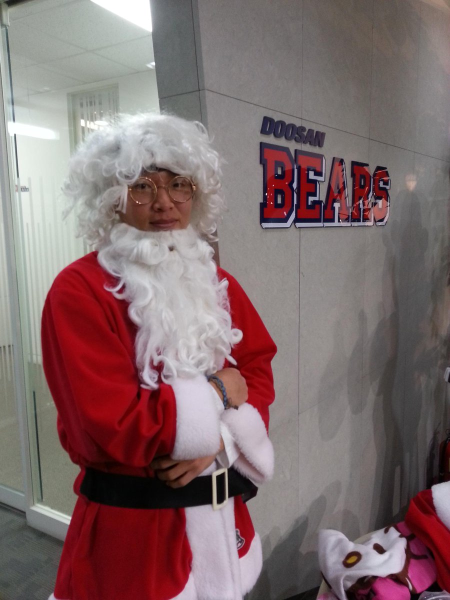 doosanbears1982's tweet photo. [미리 메리 크리스마스] 산타 정수빈 허경민 선수 / M모 SPORTS방송과 촬영중.
팬 여러분! 미리 메리 크리스마스!!! 즐거운 연말 보내세요~~~ http://t.co/YOJXqDGyWr