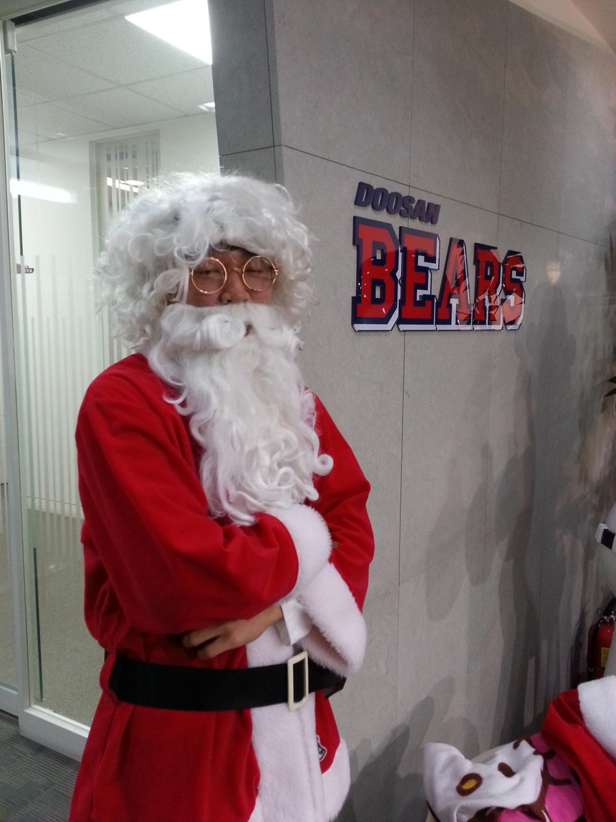 doosanbears1982's tweet photo. [미리 메리 크리스마스] 산타 정수빈 허경민 선수 / M모 SPORTS방송과 촬영중.
팬 여러분! 미리 메리 크리스마스!!! 즐거운 연말 보내세요~~~ http://t.co/YOJXqDGyWr