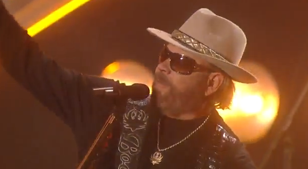 ACCAs's tweet photo. RT if you'd like to be one of @HankJr's rowdy friends? 🙋 #ACCAwards http://t.co/PnlBJhh0AE