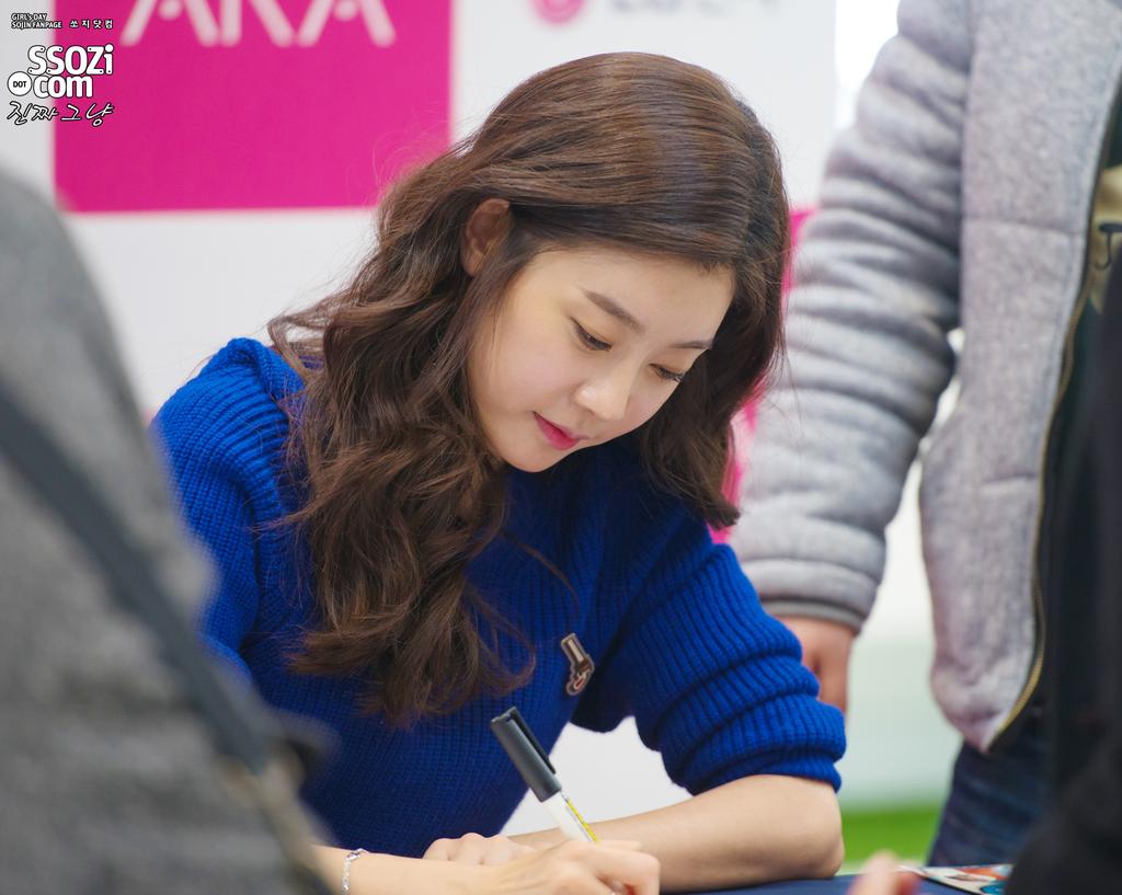 141212 AKA 팬사인회 소진
오랜만이라 더 좋았어^^
<a href="/Girls_Day_Sojin/">걸스데이_소진</a> ♥♥♥♥