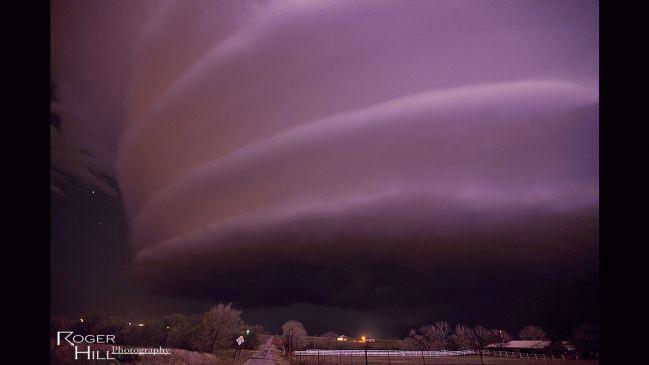 Weather_Beauty's tweet photo. Huge rotating Thunderstorm with a Wall Cloud http://t.co/ZXDmsSLccE