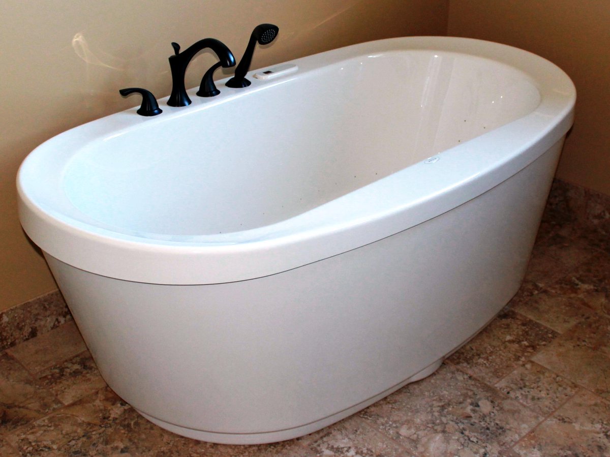 ibarnplumbing's tweet photo. Installed this tub for the Mitchell today, I hope they enjoy it. It looked really cool in there bathroom. http://t.co/l2YKCXgsL0