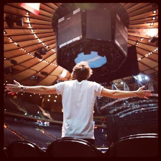 whatwey's tweet image. Recuerdan cuando harry tenia esta foto de icon? buenos tiempos #MTVStars One Direction