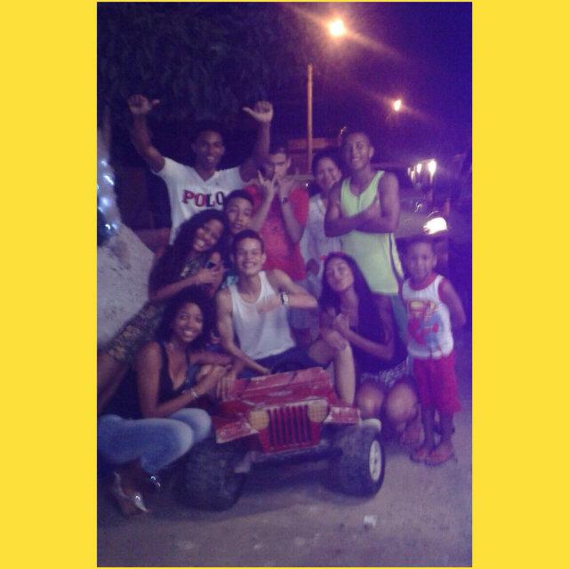 WilfridoCanole9's tweet photo. Los mejores👊💘 @Correajesus14 @Yeyeeee_ @DanielaBarrazaC @JuniorJinete27 #Edwin #Jone #Gorda #Pibe #Hijo 👊💘 http://t.co/dUnD03Vr1m