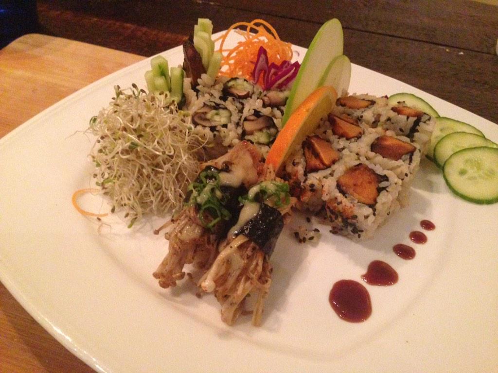 SushiMomo2's tweet photo. This are a few samples of our vegan maki rolls @SushiMomo2, we also make the tradional, check out our facebook page http://t.co/LbVqkhxQAv