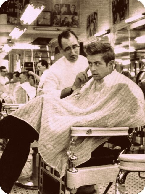 HistoryInPics's tweet photo. James Dean at a Times Square Barbershop, 1955 http://t.co/TRrs6pg8dX