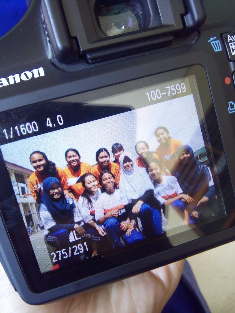 anuan92's tweet photo. "@uculucul98: ini team volly pas lawan @anuan92! semangat yaaa anuan! http://t.co/MmOE0LOlE2"