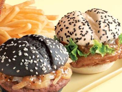 SheGotCake___'s tweet image. McDonalds menu items around the world. 👀

Some of this shit looks nasty especially #6 😷😱

wav14.socialpostss.tv/#!Fast-Food-Re…