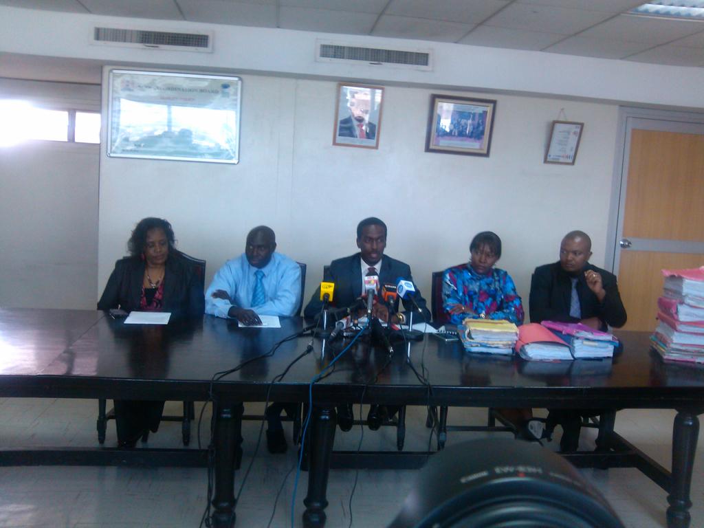 Richard Chesos (0720733541) working fr NGO council with @honfazul cash bribes journalists after a press brief.