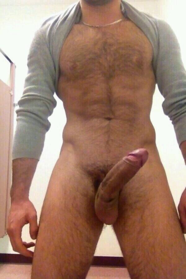 prideman666's tweet photo. مين المززززززززة الي تحب تمص قضيبي http://t.co/zVHTCcAtkx