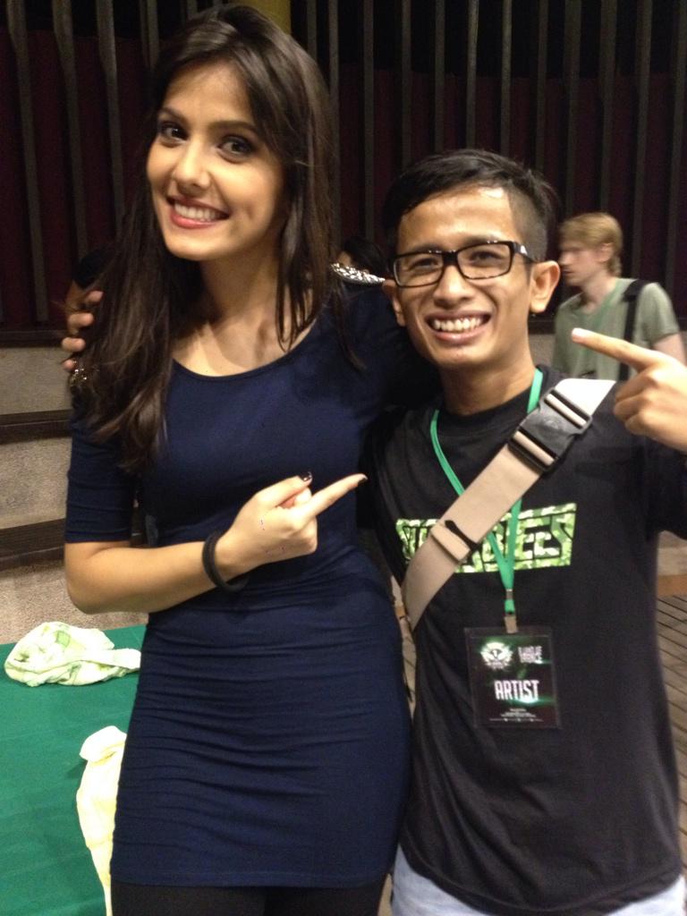 ShortLiao's tweet photo. Si Cantik dan Si Gemuk Comel! Haha #ALOT2014 #Throwback http://t.co/nFqnWnePlP