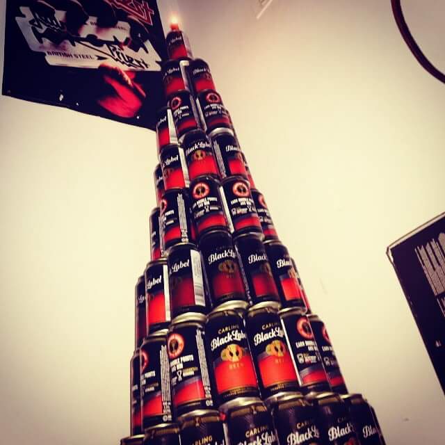 collins_tash's tweet photo. Gotta love the festive season! #ChristmasTree #BlackLabel #LongToms😉 @SABreweries http://t.co/qe0Gi1uYUj