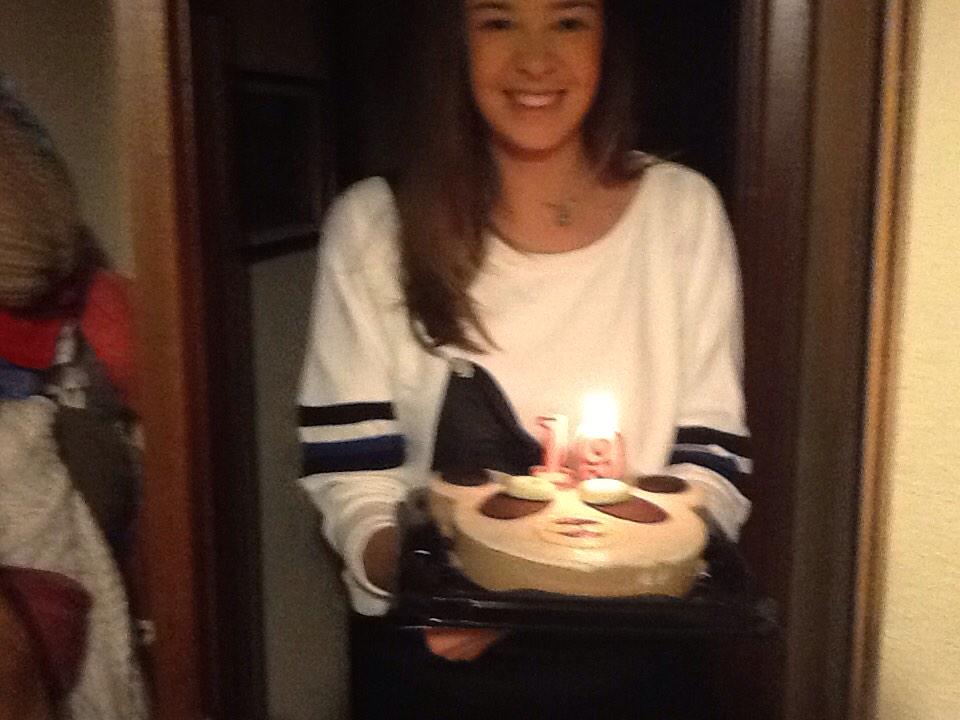 carmelaiza's tweet photo. FELIZ en mi día porque empieza de la mejor manera posible. Gracias familia @iza_basket @marialastra95 http://t.co/41PR3TQZLc