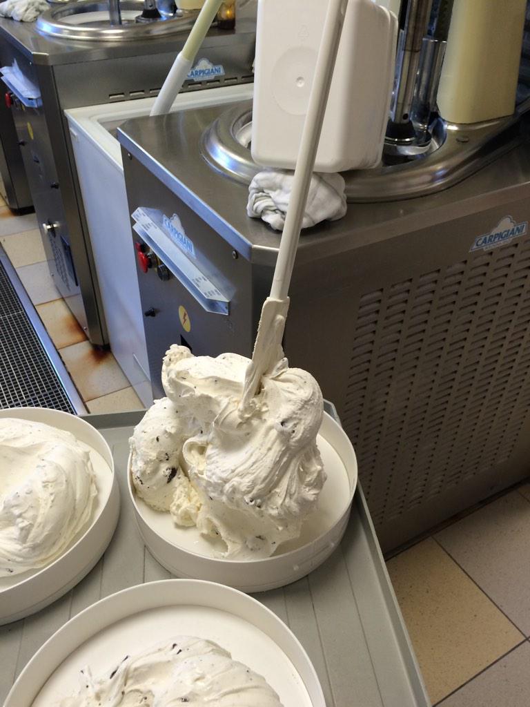 Ambachtelijk! Kerstdesserts van IJssalon Kees. Genieten dus...bestel nu op ijssalonkees.nl/kerst-2014