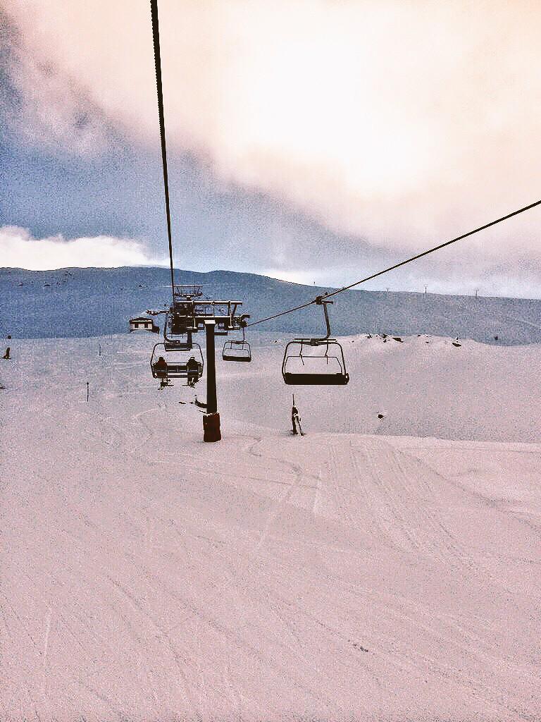 MonitorTecno's tweet photo. Así amanecen las pistas hoy en @websierranevada 
#FelizMartes amantes de la nieve. http://t.co/n9ZZVuStsl