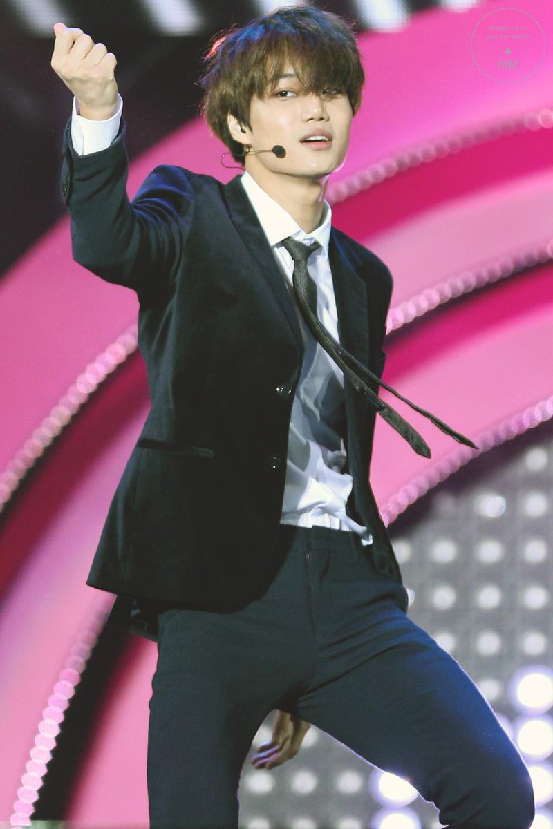 EXOCULO's tweet photo. RT KaiiWorld: [PIC] 141213 MiGu music awards - Kai cr.KNK http://t.co/WKtfPOom5D take my heart and please dont break it,love ♥