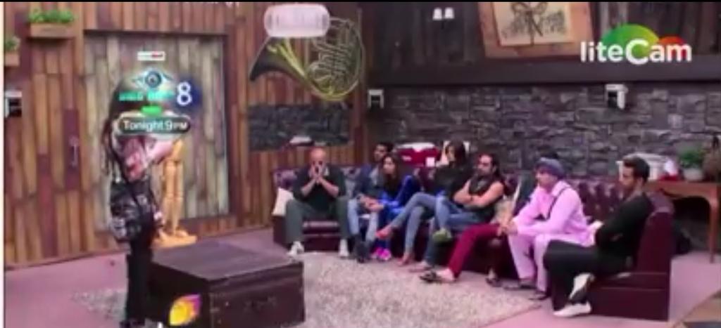 B49sxGBCUAEjg3E.jpg:large