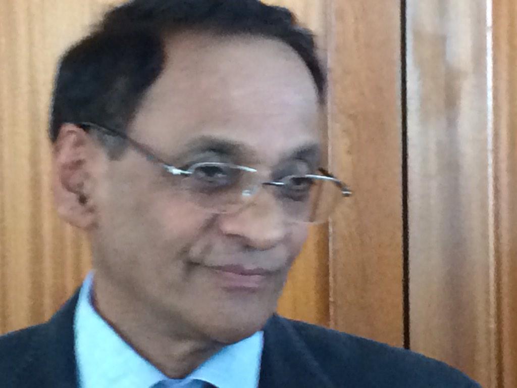 AbdEarally's tweet photo. @lslvideo New Finance min #VishnuLutchmeenaraidoo says #Mauritius will no more work with #IMF #ProgrammeBasedBudget http://t.co/kItJxq6jKd