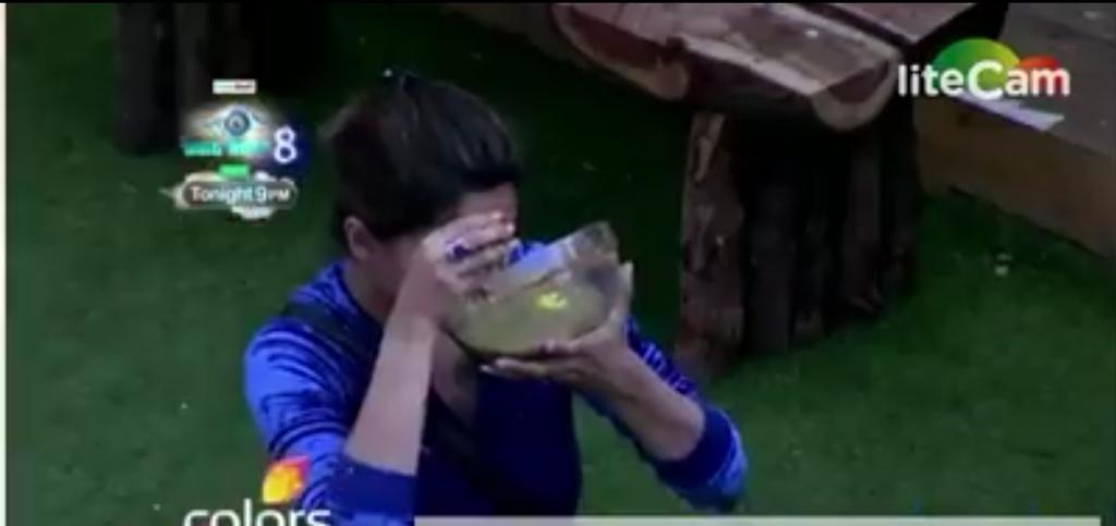 B49vxpYCMAAJkOJ.jpg:large