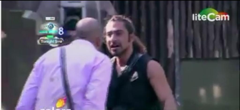 B49wU20CAAIWBCR.jpg:large