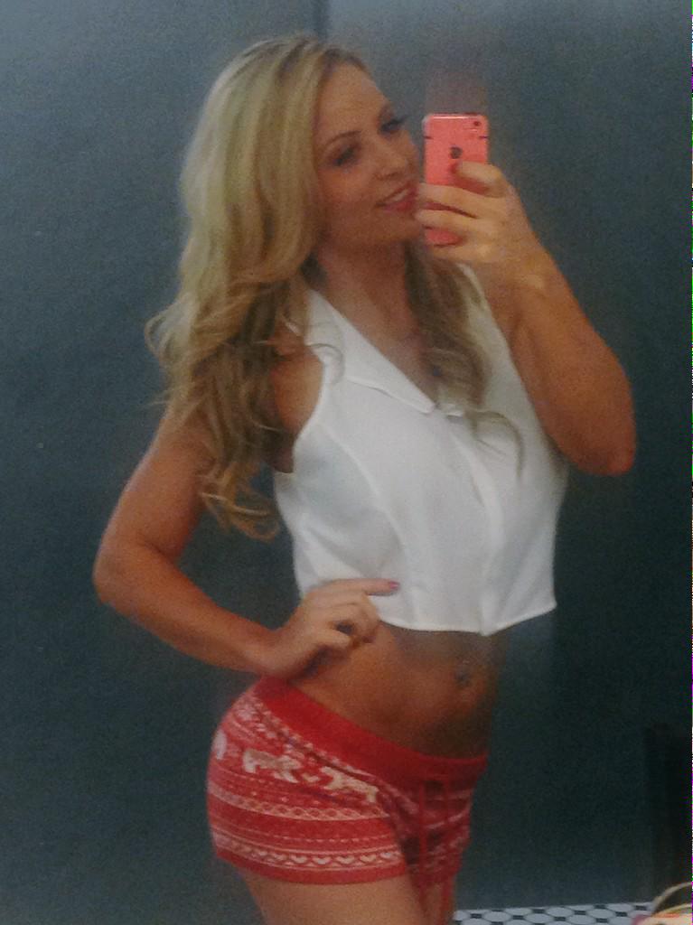 EcstaticAussie's tweet image. Only 9 days until Chrissie! My favorite time of the year! Gotta' love life. Hopefully Santa have some prezzy for me.