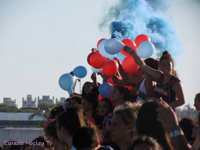 TabladaHockey's tweet photo. TODOS A ALENTAR A LAS CHICAS !!
SAB 6 - 14.30 hs ESTADIO KEMPES @ezemugni @facundorevol @ferpascuall @lauchigonzalez http://t.co/luYIczxg1M