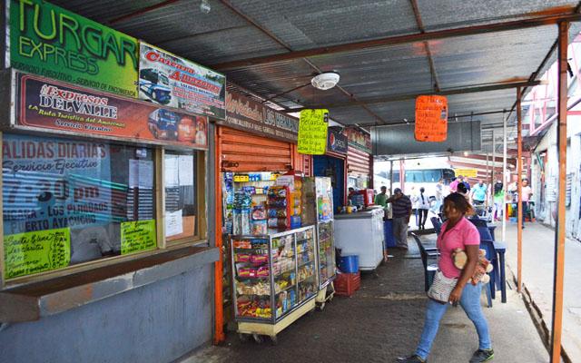CorreodelCaroni's tweet photo. Roban línea de autobuses en terminal de San Félix http://t.co/rxoTpoOw7x #Ciudad http://t.co/Q9kHNYVnqT