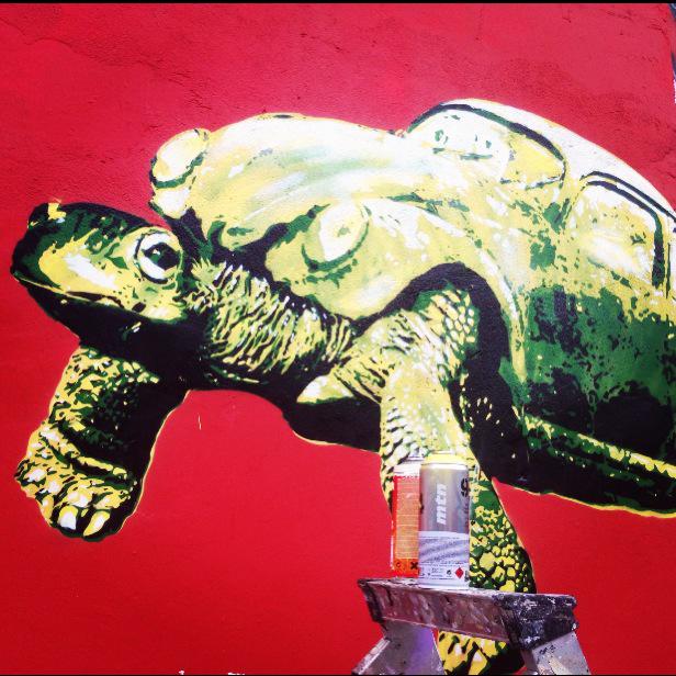 AlienJazzParty's tweet photo. grafitti @globalgrafitti #LadbrokeGrove #london http://t.co/mXEKtmzEQc