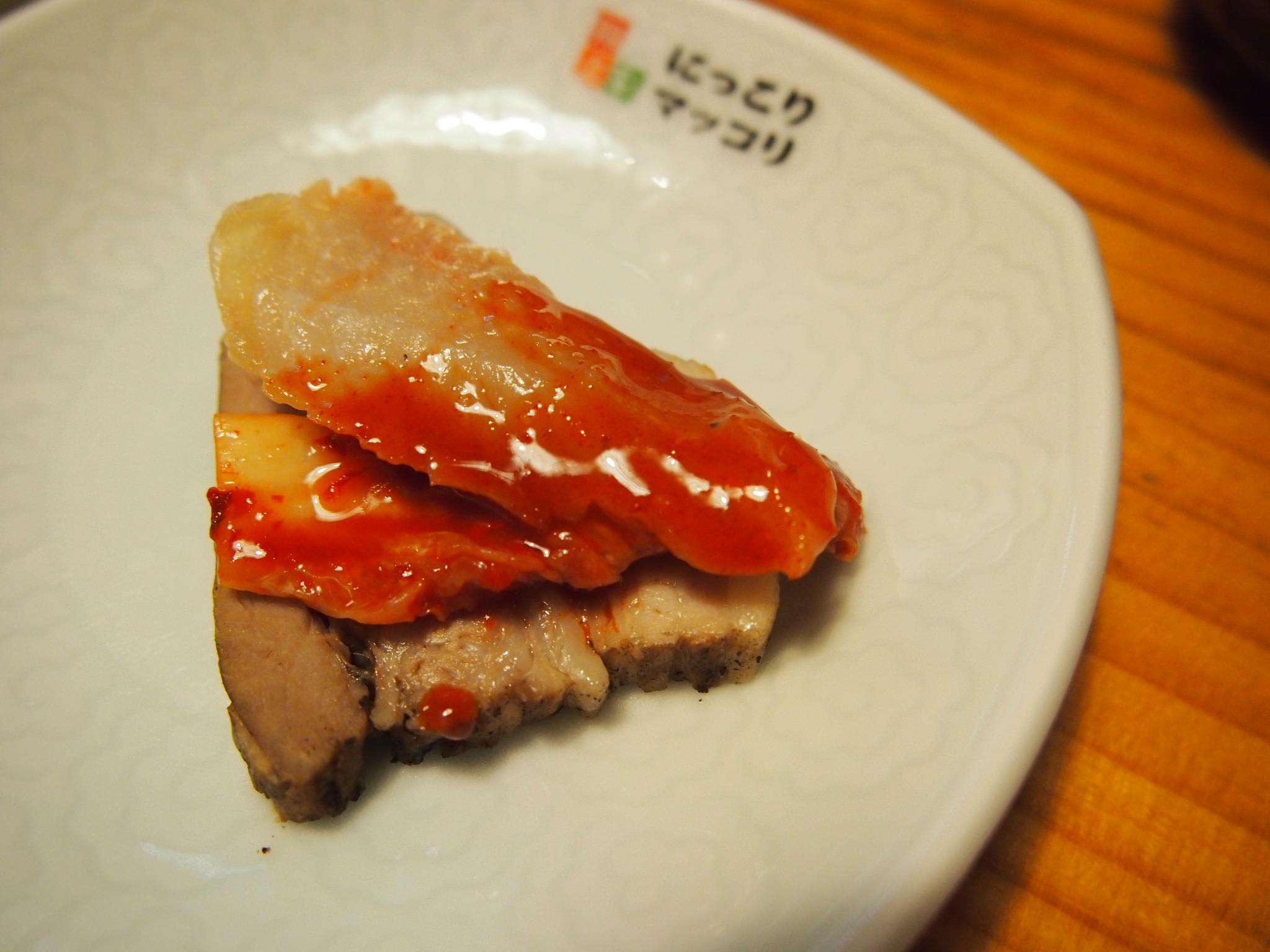 東京別視点ガイド 合同会社 別視点 世界で２番目に臭い食べ物ホンオフェ をだしているのが 高田馬場にある韓国 料理屋 にっこりマッコリ だ ホンオフェはエイを発酵させたもの 富士八合目の公衆便所とおなじ匂いがした アンモニアが強すぎて 口の