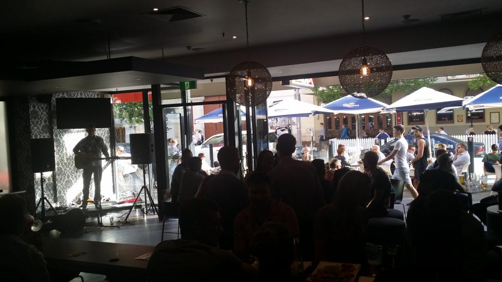 Its all happening <a href="/RubixBar_Perth/">Rubix Bar</a> with Monty live and happy hour in full swing till 6......<a href="/tweetperth/">Tweet Perth</a>