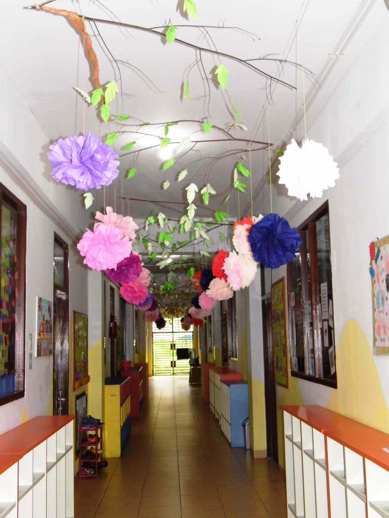sis_plm's tweet photo. #preschool #corridor #jungle #flowers #green #singapore #school #palembang http://t.co/eiuCSTUePT