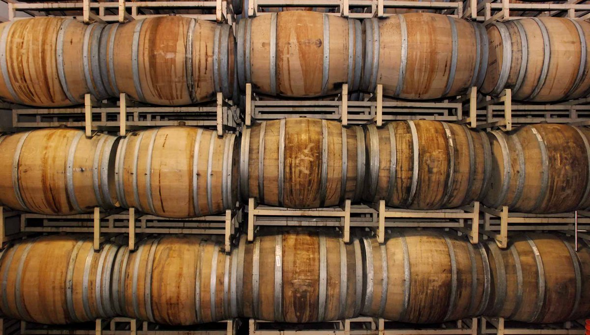 CantineSaputi's tweet photo. La scelta delle botti è importantissima per il sapore del #vino. Noi ci affidiamo alle botti di rovere #CantineSaputi http://t.co/rd2lgwzwGj