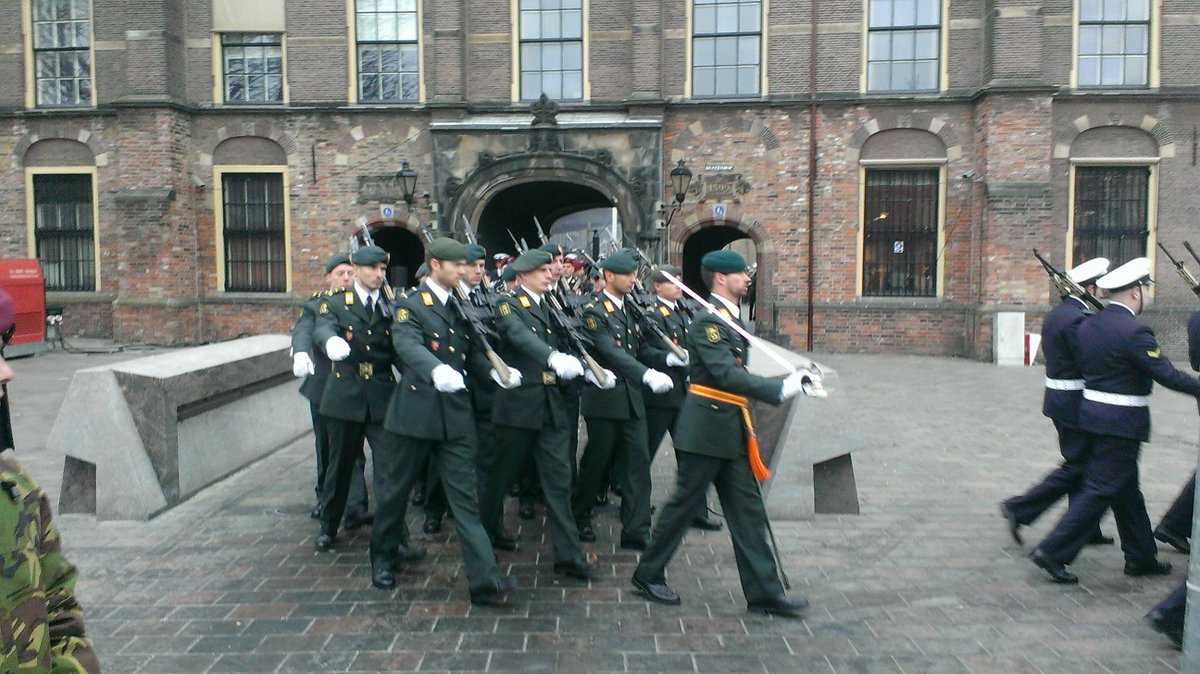 aghooijer's tweet photo. Tja zie je zomaar iets van de parade bij de uitreiking van de Militaire Willems Orde. http://t.co/6vBgrTz1Tl
