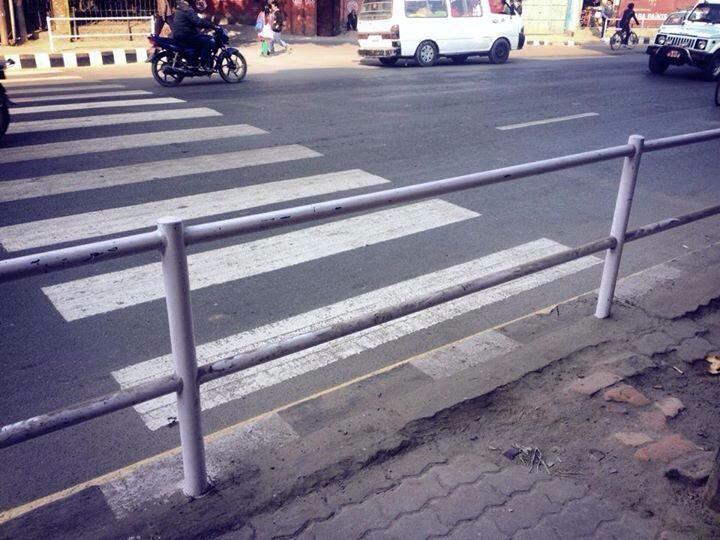 WhataHandle's tweet photo. Literally a Zebra Crossing. At the end, you have to jump over the fence like a Zebra. http://t.co/eGfpttqmjo