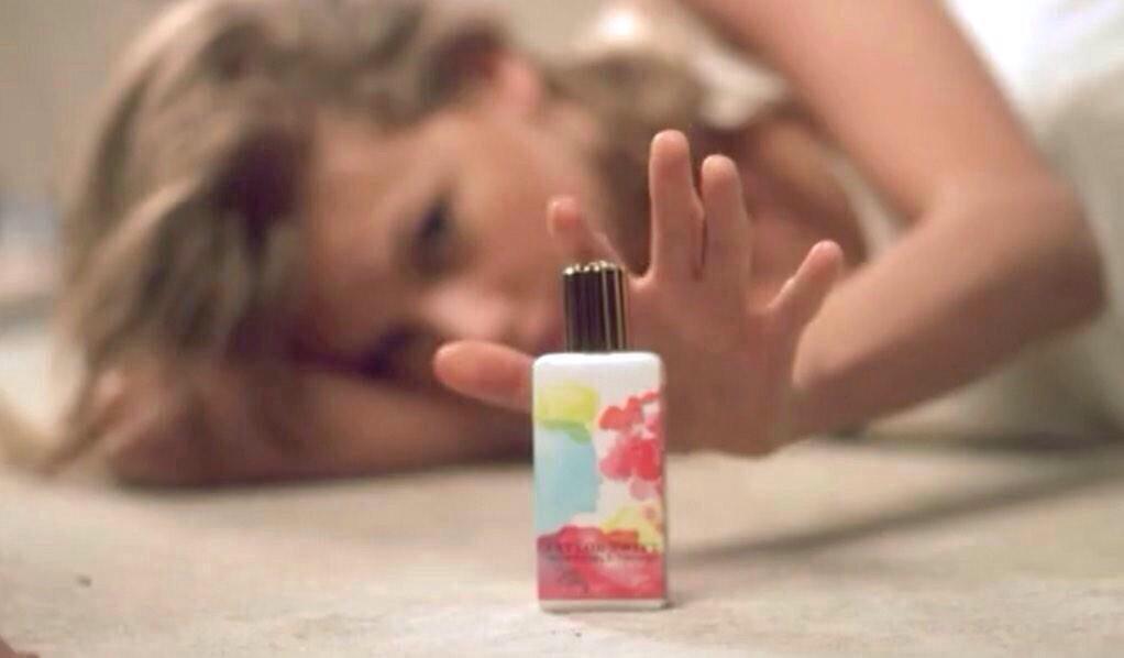 norilovesTaylor's tweet photo. テイラーの香水

「Incredible Things」が日本では1月末に発売みたいです

アメリカではもう既に発売されています

ほしい人RT

#MTVStars Taylor Swift

#Tay_Ari_loveの海外情報 http://t.co/na6BwKfUM3