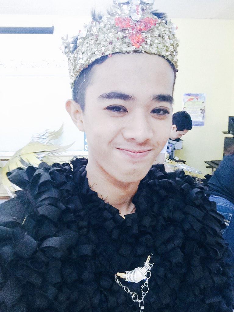 renzmchl's tweet photo. Gayshit haha #KingMacbeth http://t.co/i1dls6ZxpB