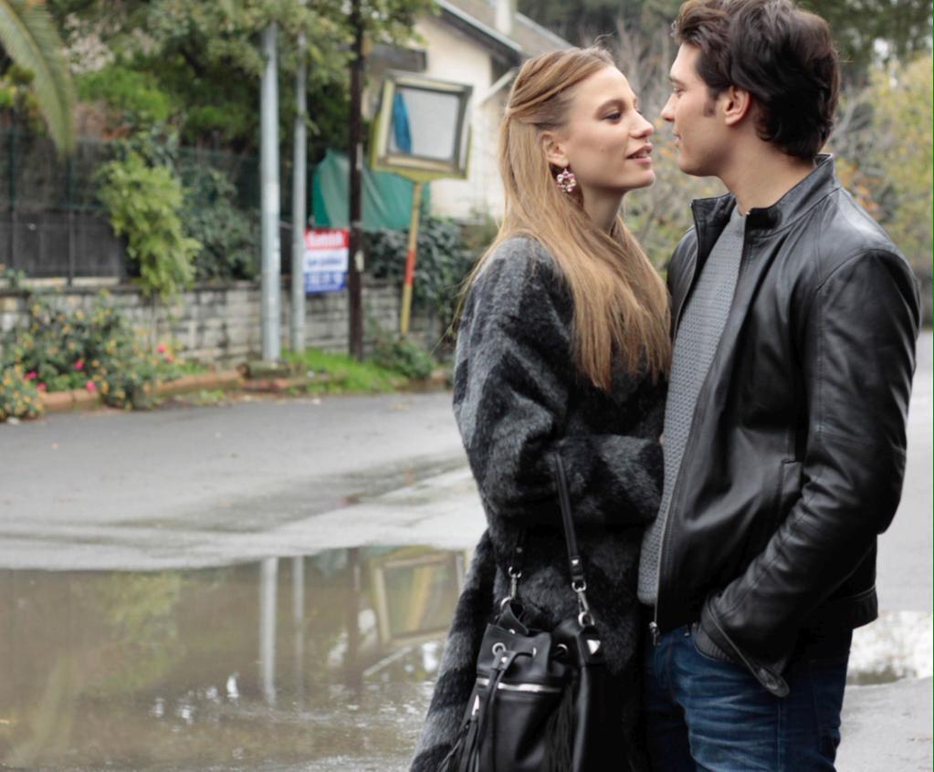 MEDCEZIRTAKIP's tweet photo. Ask kokusu var havada ask kokusu var #medcezir http://t.co/6Egty9R1AW