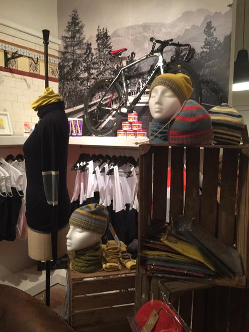 FINDRAclothing's tweet image. @STLAinfo @TextilesScot @RummleGumption #stylish #performance women's bike apparel launch @Rondebike #madeinscotland