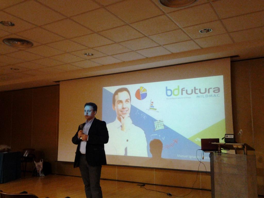 polisea's tweet photo. En la sesión sobre #BigData en #AJEemoTICon, con ejemplos de #BDfutura de #MildMac foto de @raykolorenzo http://t.co/mom7Pn8v9K